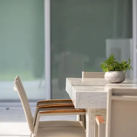 Botanic Pool 아파트 니키티